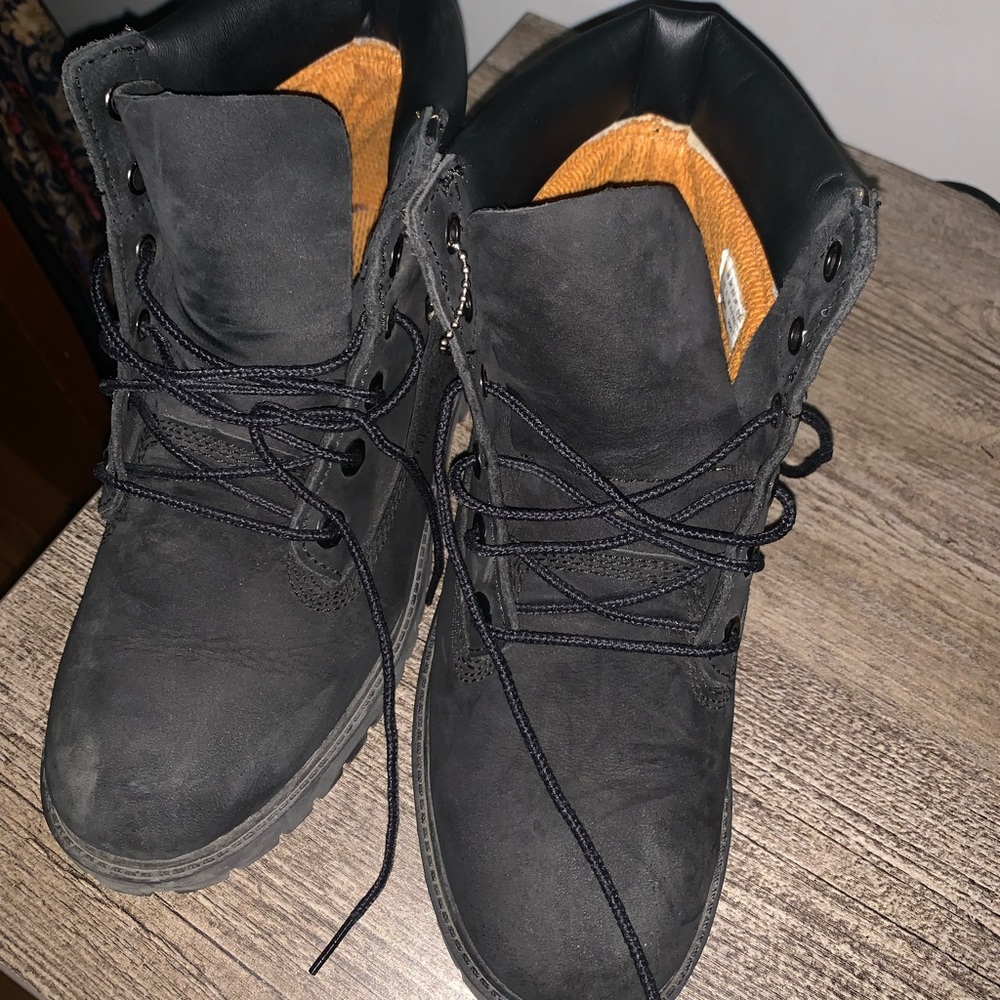 Black timberland boots boys , good condition